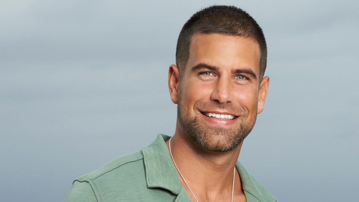 Blake Moynes from The Bachelor franchise, a short haired man with light beard and green shirt.